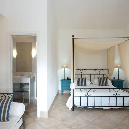 Hotel Masseria Panareo 3*